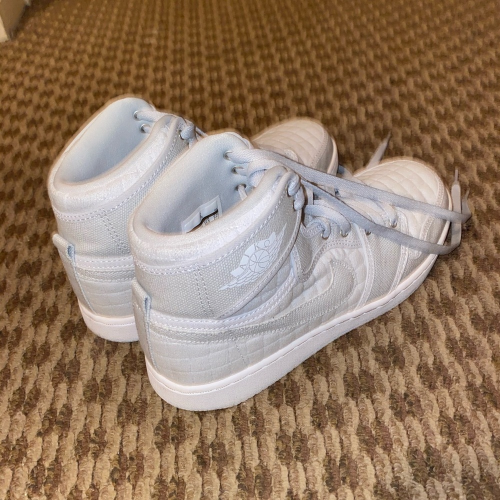 Jordan 1 Retro AJKO Pure Platinum - Picture 4 of 7